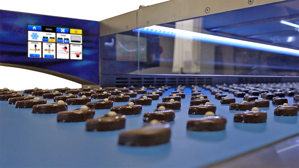 Produkcja czekoladek w tunelu chłodniczym Selmi